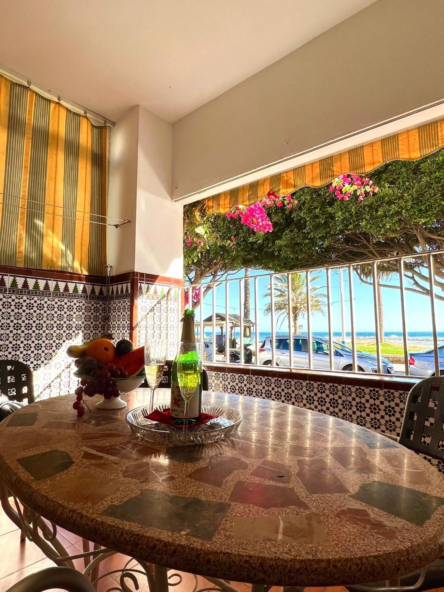 Relax , Sun And Beach Malaga Exterior photo